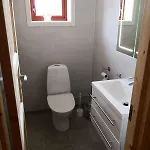 Cozy Centrally Located In * Ховден