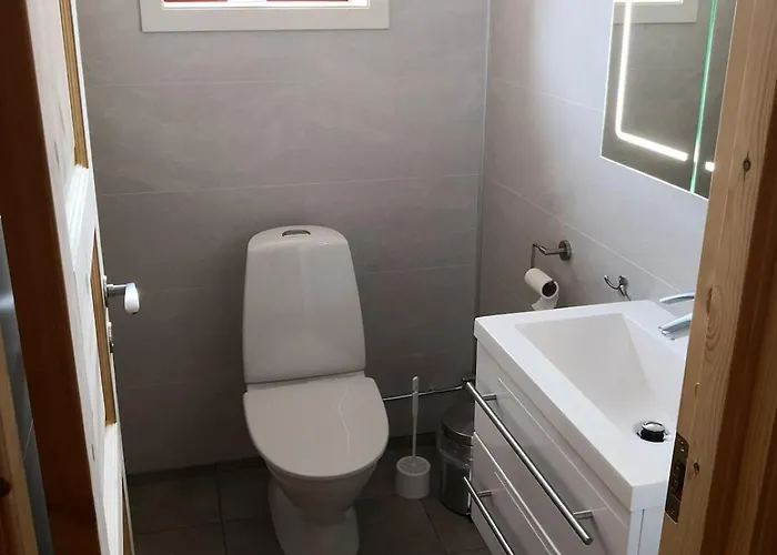 Cozy Centrally Located In * הובדן